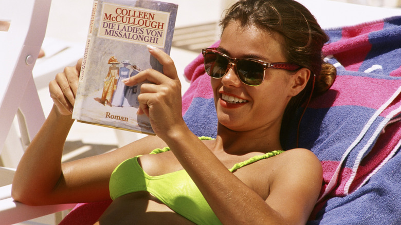 woman in the 1980s reading
