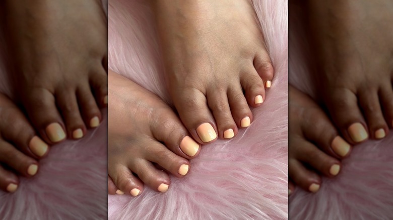 butter yellow pedicure idea