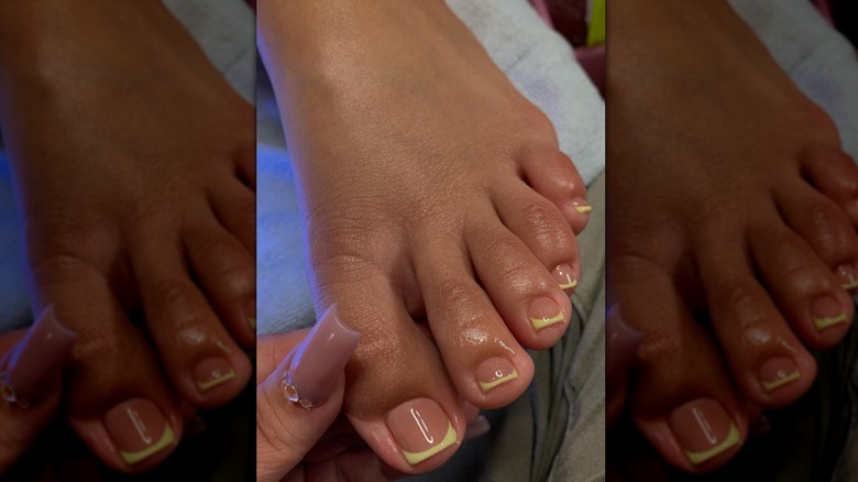 butter yellow pedicure idea