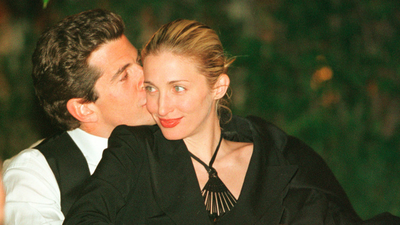 Carolyn Bessette Kennedy Outfits That Are Still On Trend In 2026