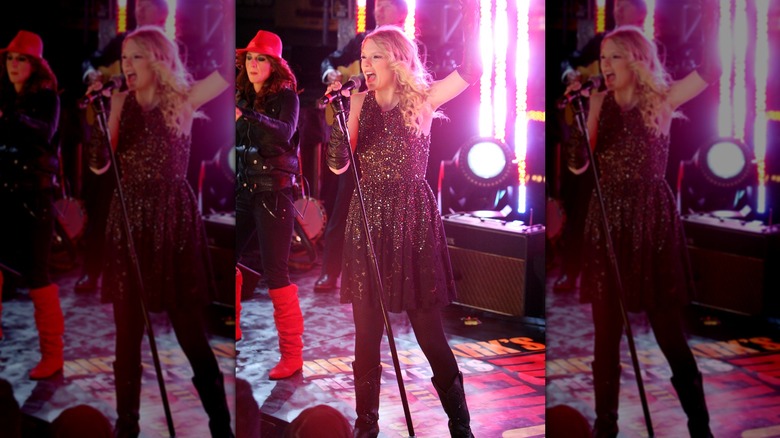 Taylor Swift on Dick Clark's New Year's Rockin' Eve with Ryan Seacrest 2009