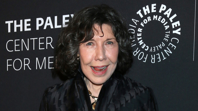 Lily Tomlin on the red carpet
