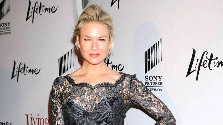 Renee Zellweger posing