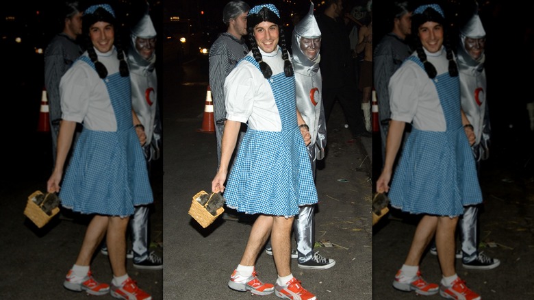 Jason Biggs dressed as Dorothy