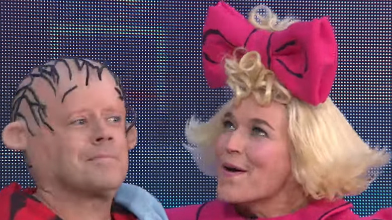 Carson Daly as Linus with Savannah Guthrie as Sally