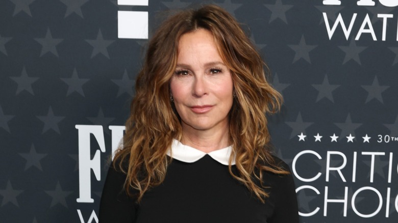 Jennifer Grey posing on the red carpet