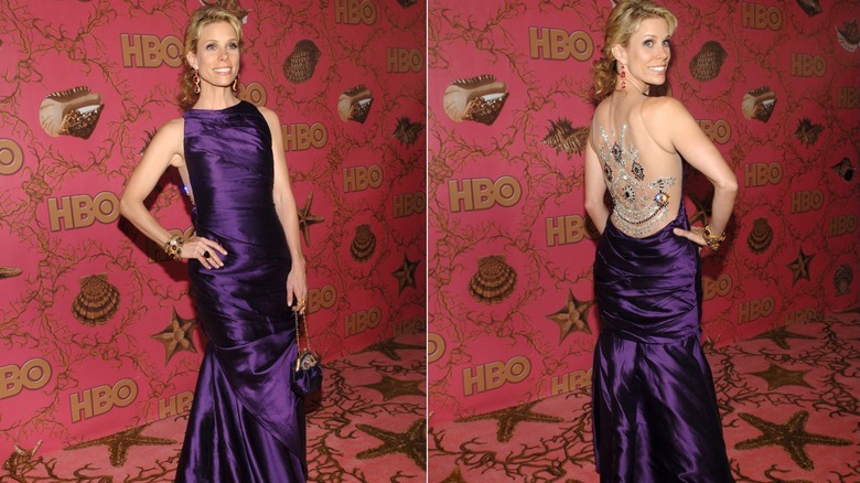 Cheryl Hines posing at the 2006 Emmy Awards