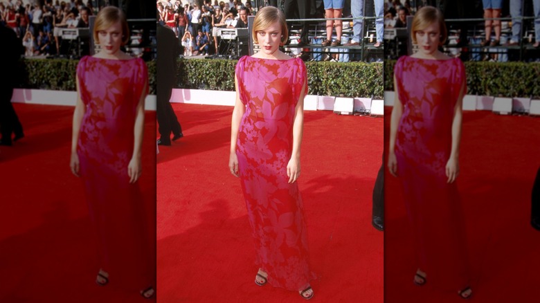 Chloë Sevigny posing in a pink and red, tropical-feeling gown at the Screen Actors Guild Awards
