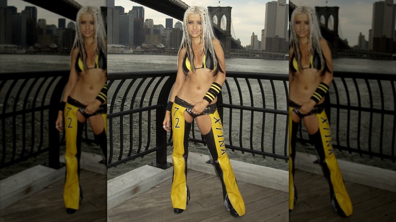 Christina Aguilera posing in New York in 2002