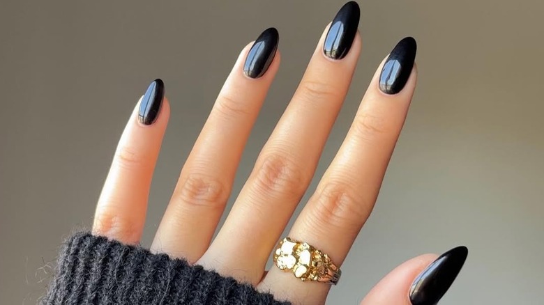 Black gel nails