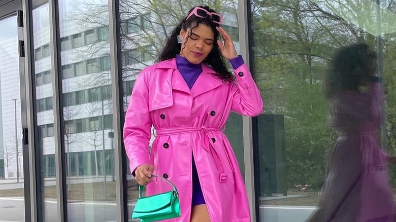 Woman wearing a coloblock outfit