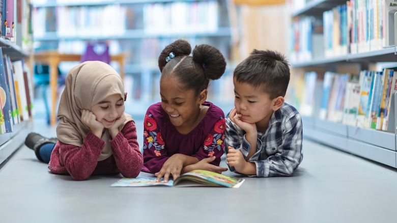 kids reading books
