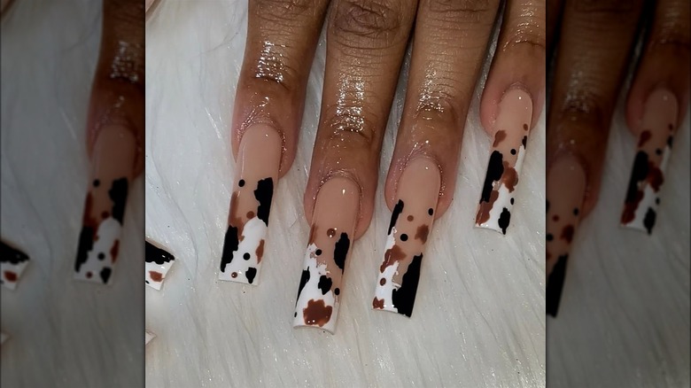Gradient cow print nails