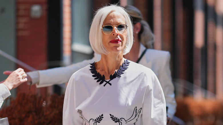 A guest wears a blunt white bob hait cut photographed during New York Fashion Week, on September 11, 2025