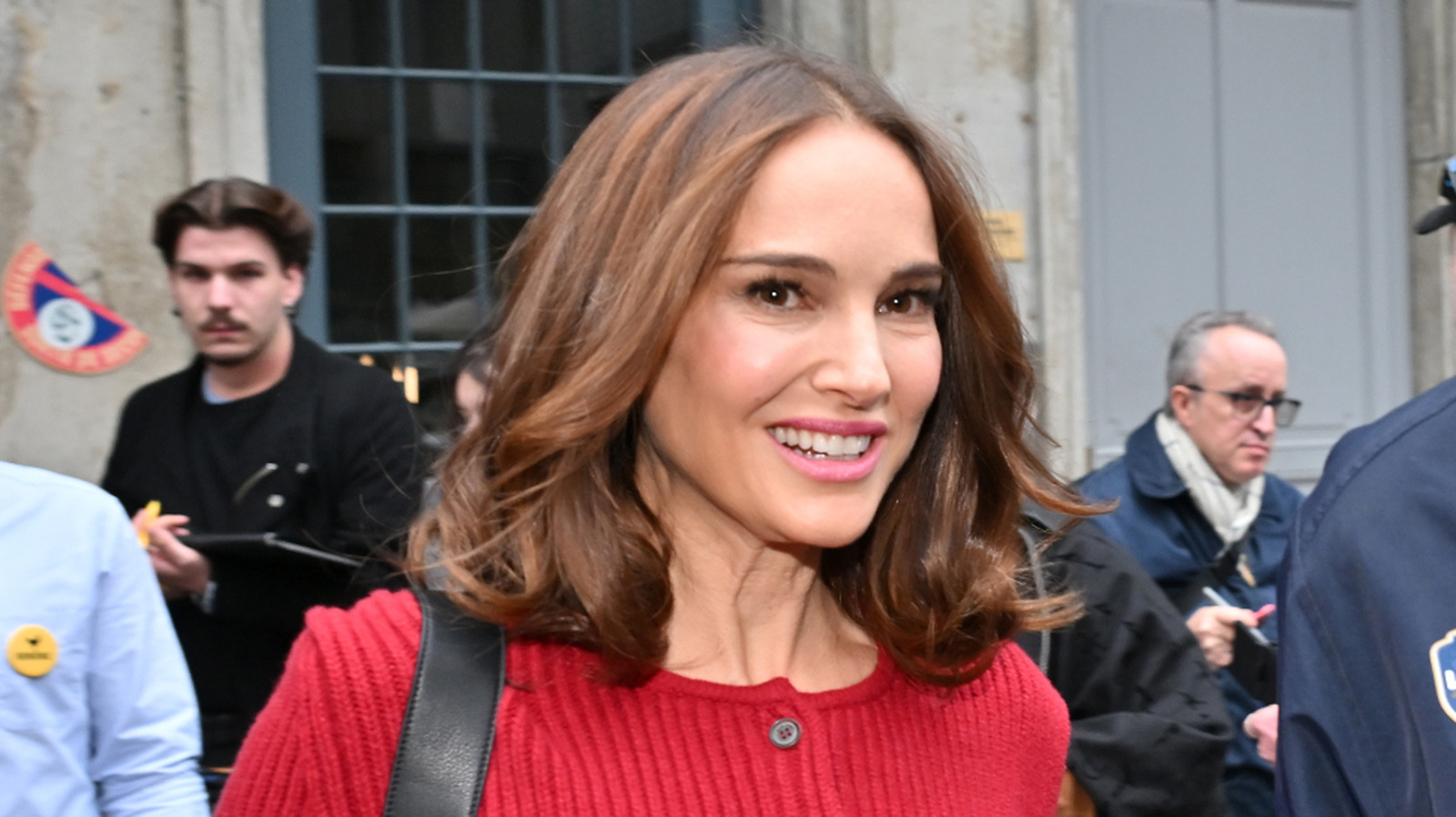 Did Natalie Portman's Author Pal Rip Off Her Life For A Book? The Literary Drama Is A Telling Look At Celeb Friendships - Women