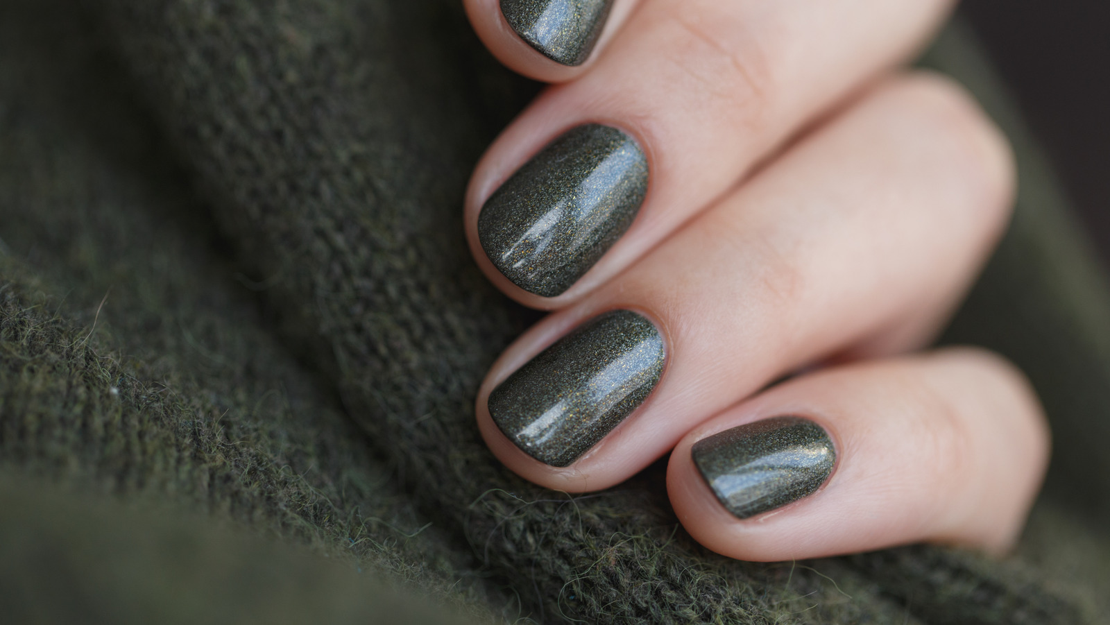 Dirty Martini Nails Are The '70sInspired Green Manicure Trend For Fall 2023