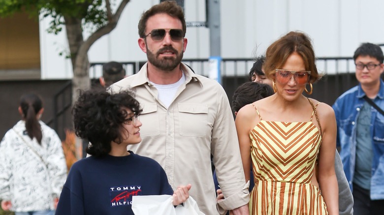 Emme Muniz walking with Ben Affleck and Jennifer Lopez