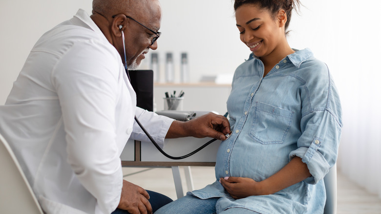 Pregnant woman meeting with doctor