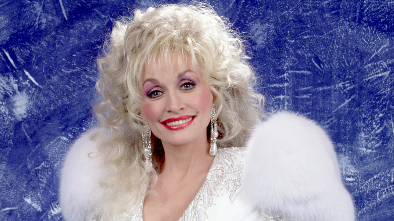 Dolly Parton in a 1989 promotional photo