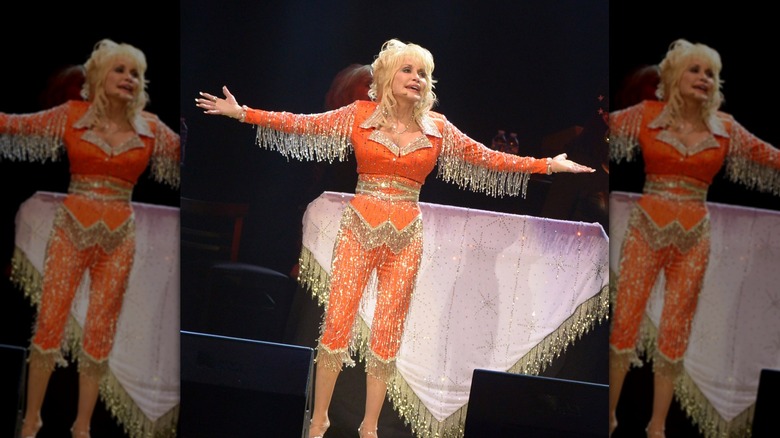 Dolly Parton performs for Dolly's Imagination Library & Dr. Robert F. Thomas Foundation May 2014