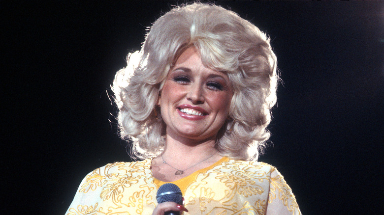 Dolly Parton performing