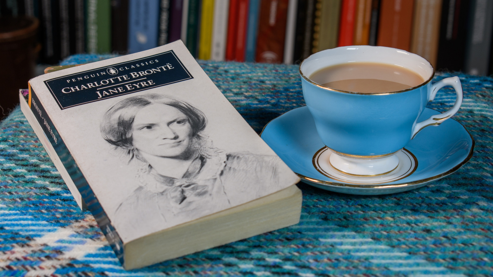 Don't Miss Out: These Are The Classic Books Everyone Is Reading During Summer 2026 - Women