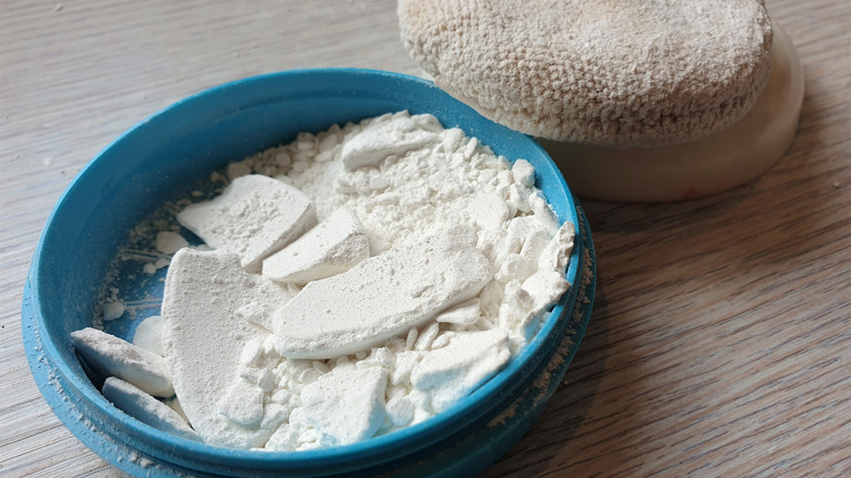 cracked white face powder