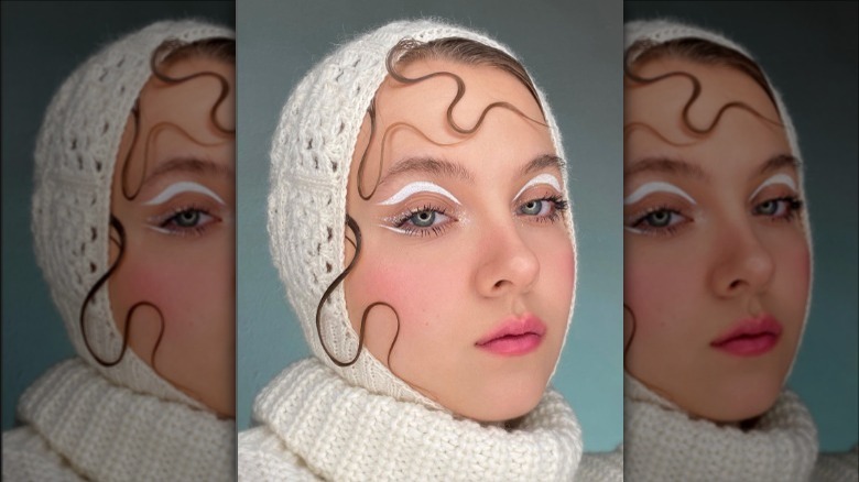 White double winged liner