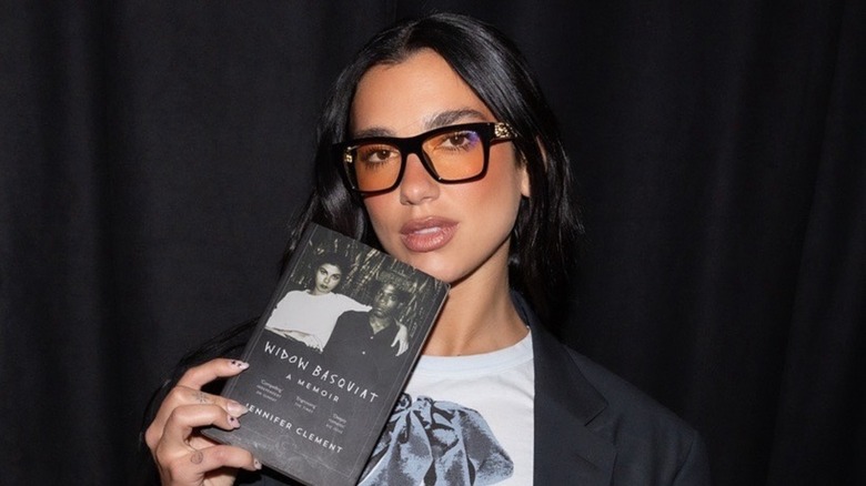 Dua Lipa posing with a copy of Widow Basquiat by Jennifer Clement