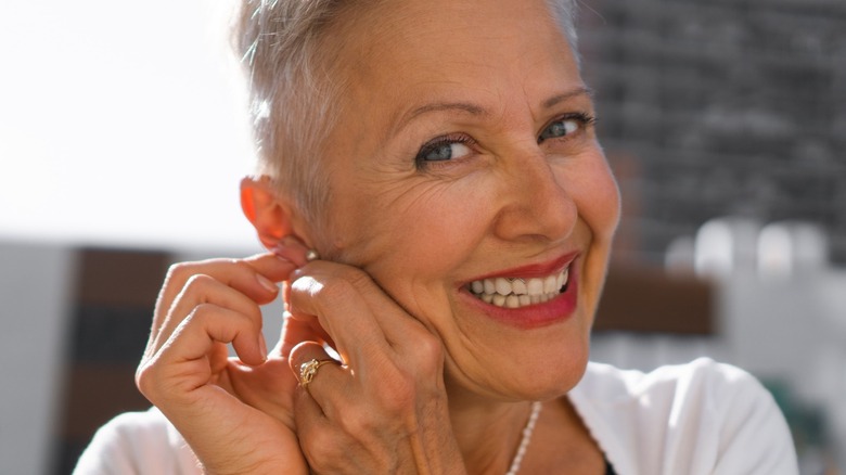 model profile with many earings