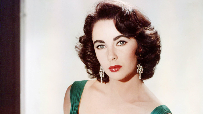 Elizabeth Taylor posing in 1950