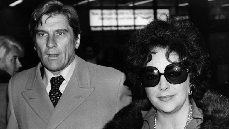 Elizabeth Taylor pictured arriving at the airport with her husband John Warner in 1976