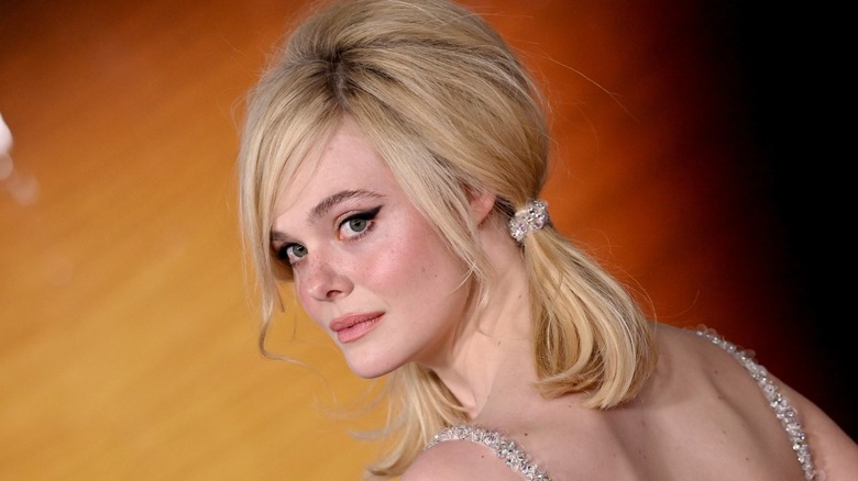 Elle Fanning posing on the red carpet