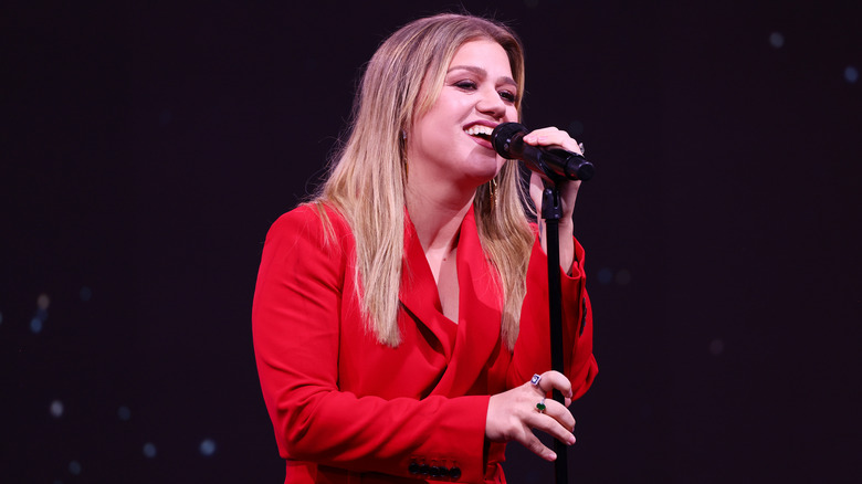 Kelly Clarkson holding a microphone