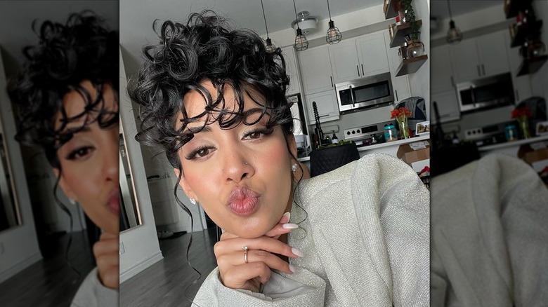 Wavy eyelash bangs