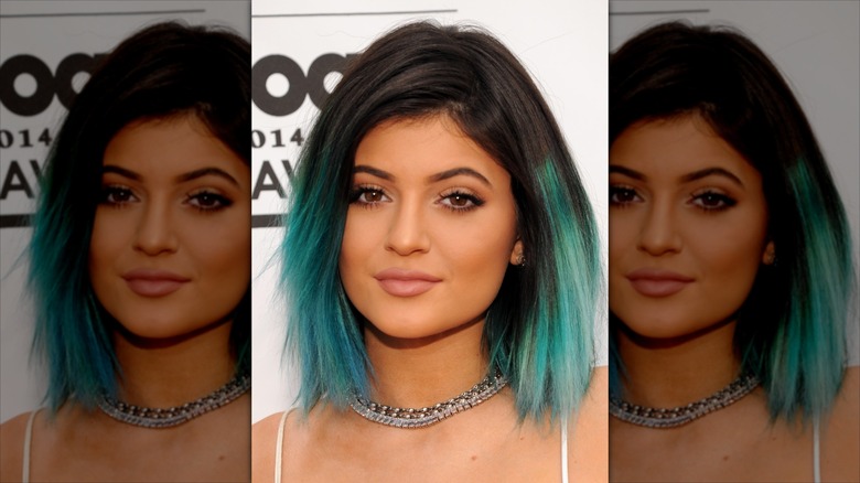 Kylie Jenner poses with turquoise hair and winged eyeliner