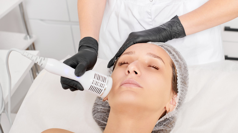 Face cryotherapy
