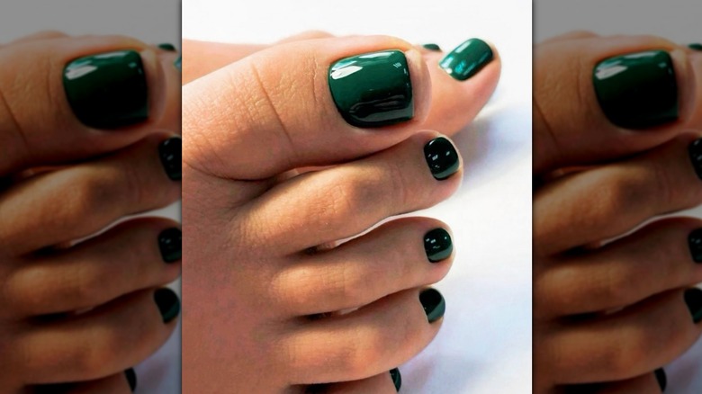forest green pedicure