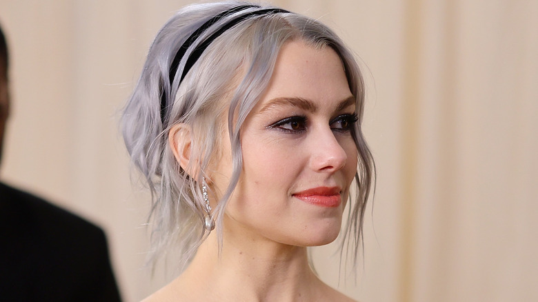 Phoebe Bridgers smirking on the red carpet