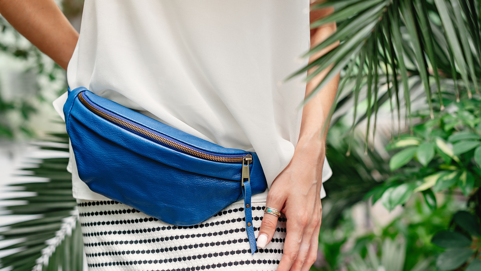 Fanny Packs Vs. Belt Bags: What's The Difference, And Which Works Best ...