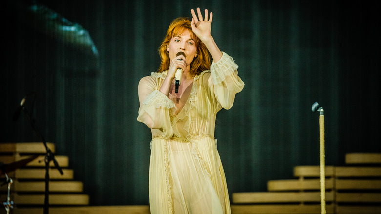 Florence Welch performing