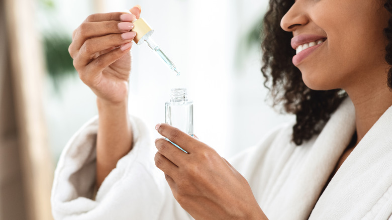 Hyaluronic acid serum and lotion smears