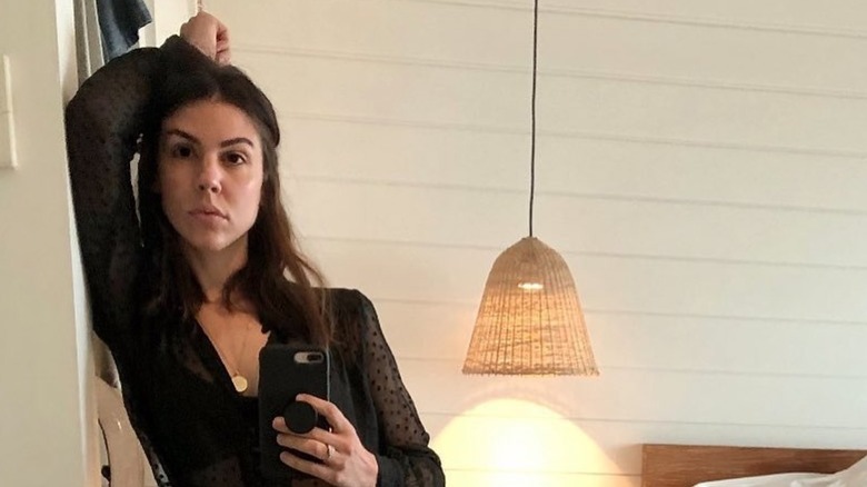 Kate Mansi leaning on her arm with a neutral expression in a selfie taken in 2021.