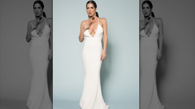Kelly Monaco posing during the Daytime Emmy Awards in 2017