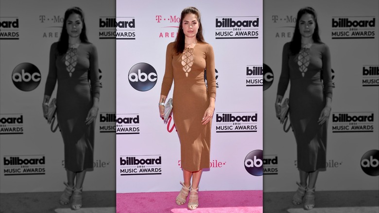 Kelly Thiebaud smiles on the red carpet in 2016