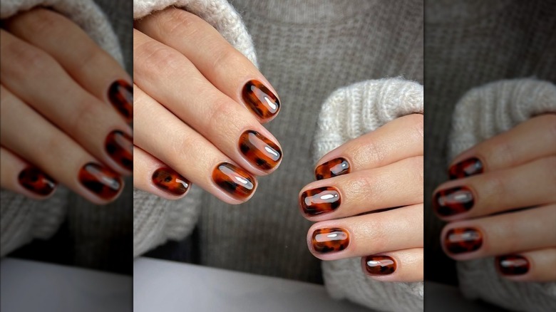 Close-up shot of nails featuring a tortoiseshell manicure