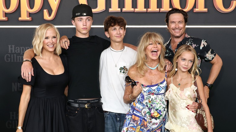 Goldie Hawn with her family on the carpet in 2025