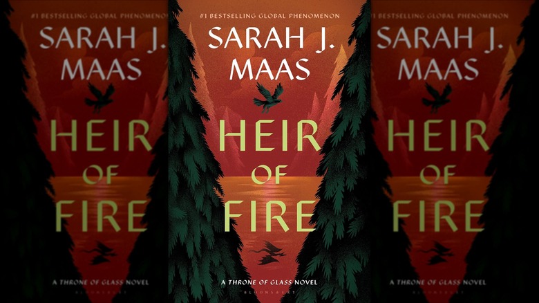 The front cover of Heir of Fire by Sarah J. Maas