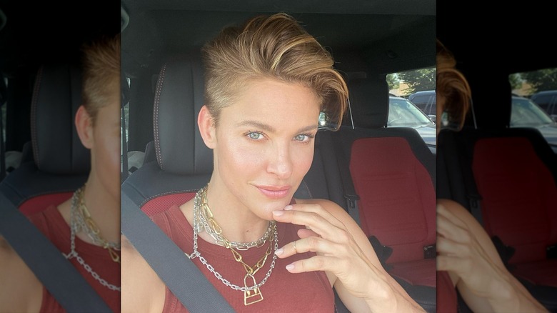 Jill Wagner posing with short hair and her hand on her chin