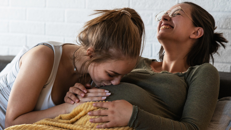 pregnant lesbian couple